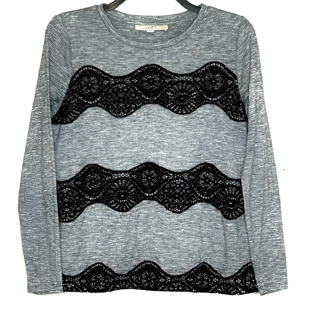 Ann Taylor Loft Medium Petite Gray With Black Embroidered Long Sleeve Blouse